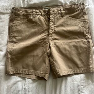 Taylor Stitch: 
The Shaper Utility Short - 8"

Color: Sand Boss Duck
Size: 38